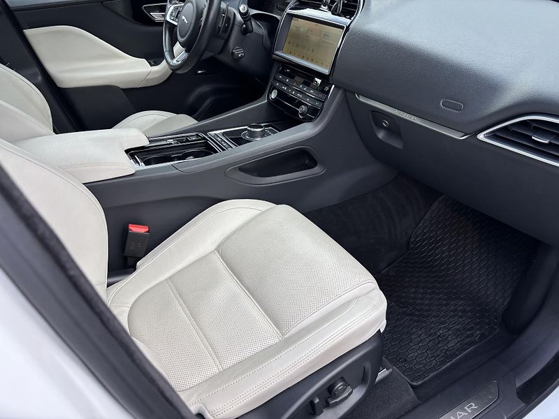 Jaguar F-Pace (2017) 2.0 AWD, 132kW,1.majitel, DPH - fotka 11 z 24