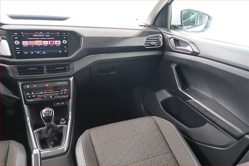 Volkswagen T-Cross (2022) R-Line 1.0 TSI, Tempomat - fotka 8 z 17