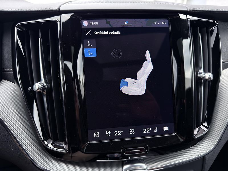 Volvo XC60 B5 AWD ULTRA / B&W / VZDUCH - fotka 31 z 56
