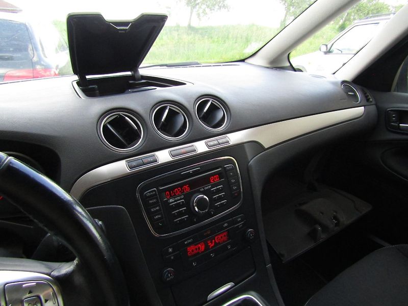 Ford Galaxy (2013) 1.6 TDCi  ZIMNÍ + LETNÍ PNEU - fotka 33 z 34