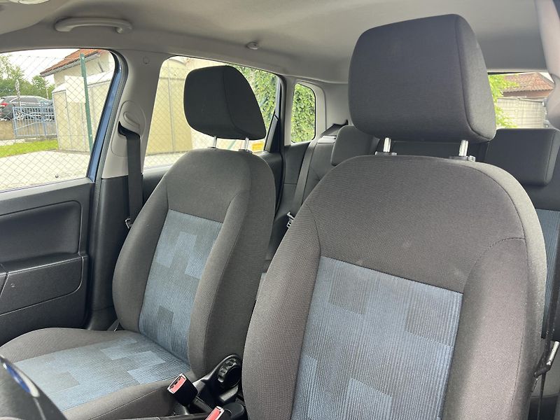 Ford Fiesta 1.3i 51Kw ČR TAŽNÉ KLIMA - fotka 10 z 36