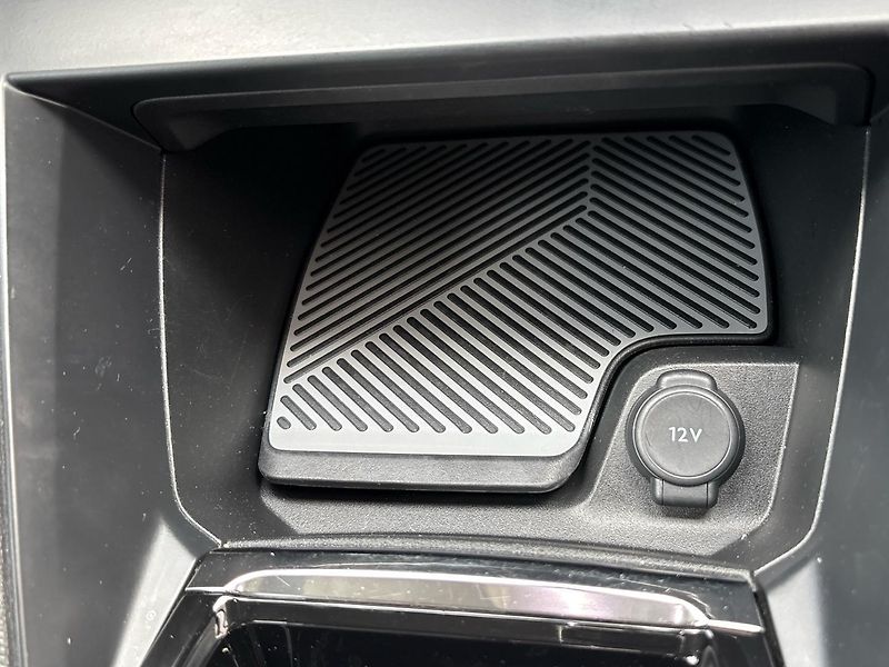 Citroën C4 (2023) Shine 1.2 PureTech 130 EAT8 - fotka 18 z 58