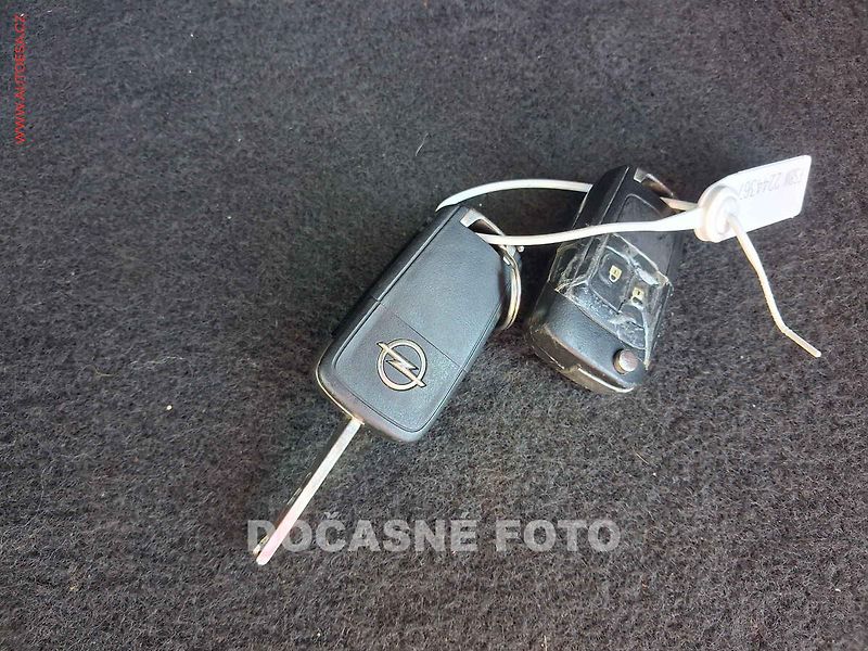 Opel Mokka (2013) 1.7 CDTi 4x4, ČR, AC, park - fotka 15 z 15