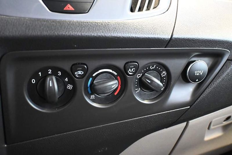 Ford Tourneo Custom (2014) 2.2 L1H1 8 Míst klima kamera 1 - fotka 16 z 30