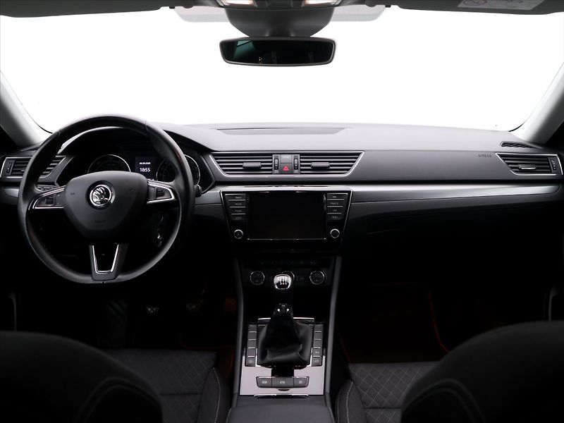 Škoda Superb 2.0 TDI 110kW Style Bi-Xenon - fotka 31 z 38