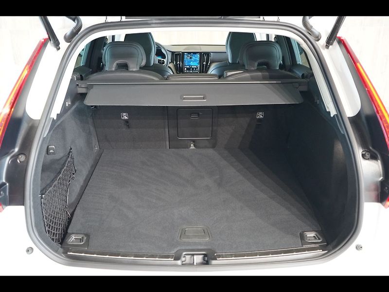 Volvo XC60 T8 PLUS Dark, Ventilace, 360° - fotka 14 z 48