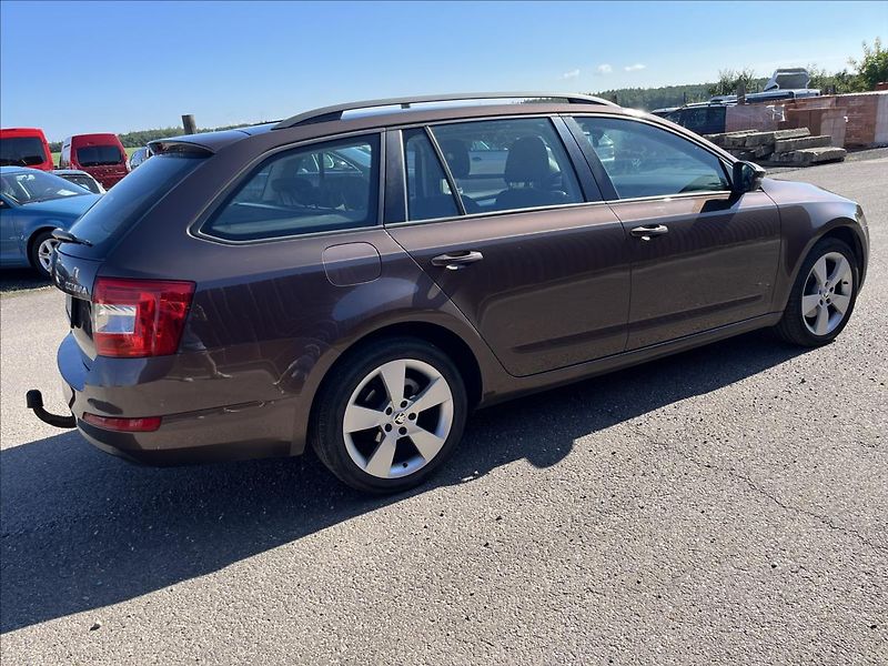Škoda Octavia 2,0 TDi STYLE ROZVODY SERVIS - fotka 5 z 46