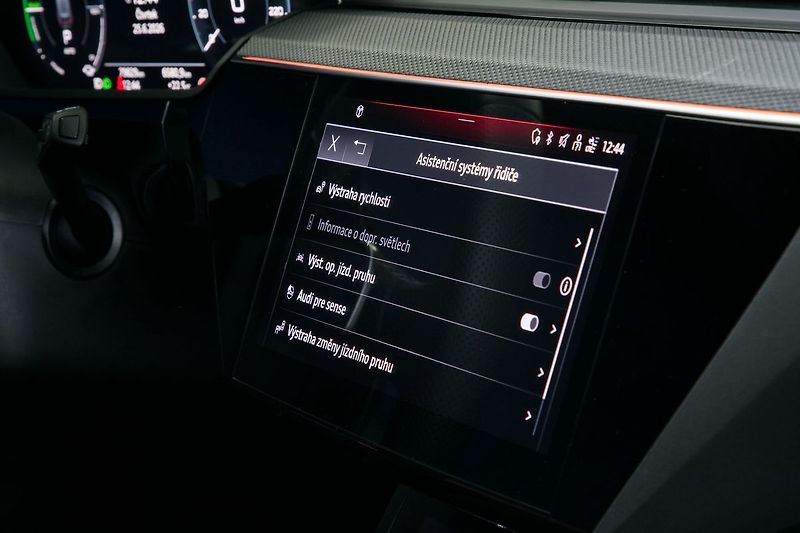 Audi e-tron 55 300kW Sline BlackEd Pano TZ - fotka 38 z 44