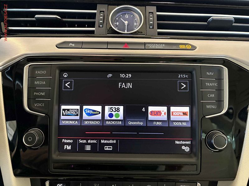 Volkswagen Passat (2016) 1.4 TSi, Highline, DSG, LED - fotka 13 z 17