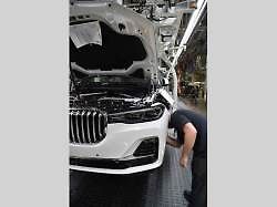 Záběry z výroby prototypů nového BMW X7.