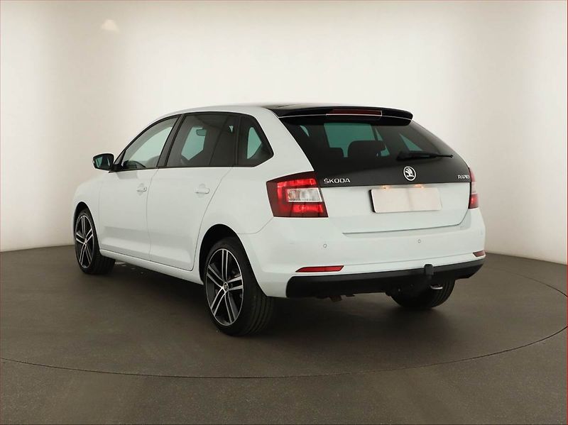 Škoda Rapid (2015) Spaceback 1.6 TDI, Xenony - fotka 4 z 16