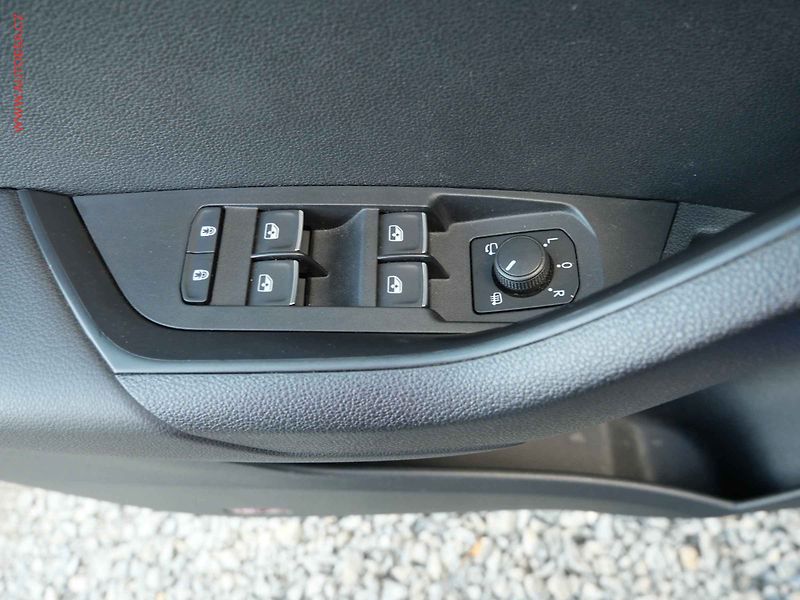 Škoda Karoq (2019) 2.0 TDi, 1.maj,ČR, Style, TZ - fotka 15 z 29