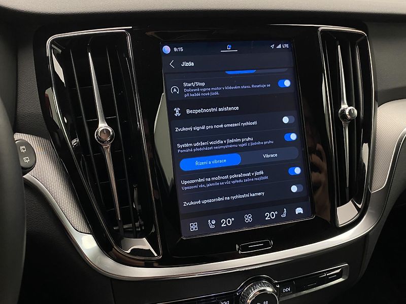 Volvo V60 CC B5 AWD PLUS AUT REZERVACE - fotka 50 z 59