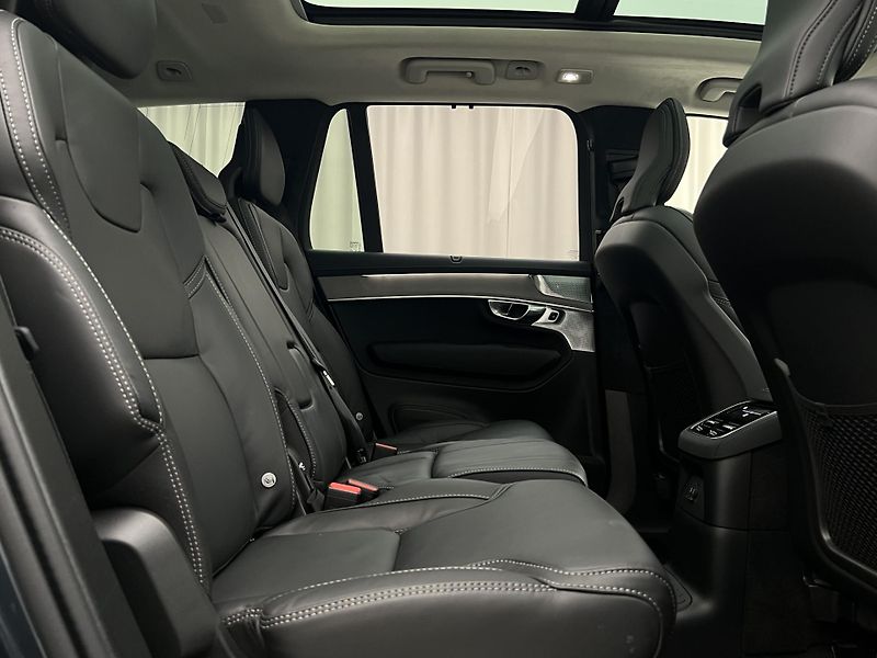Volvo XC90 T8 AWD RECHARGE ULTRA BRIGHT - fotka 25 z 51