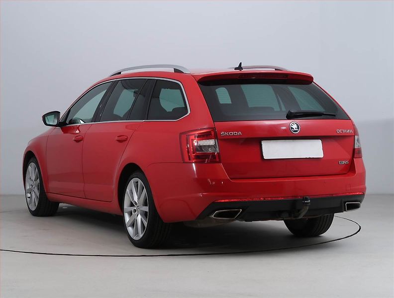 Škoda Octavia (2015) 2.0 TDI, Kůže, Navi, Bi-Xenony - fotka 4 z 19