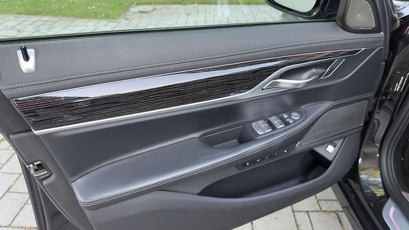BMW Řada 7 (2022) 3.0 /250kW - fotka 14 z 21
