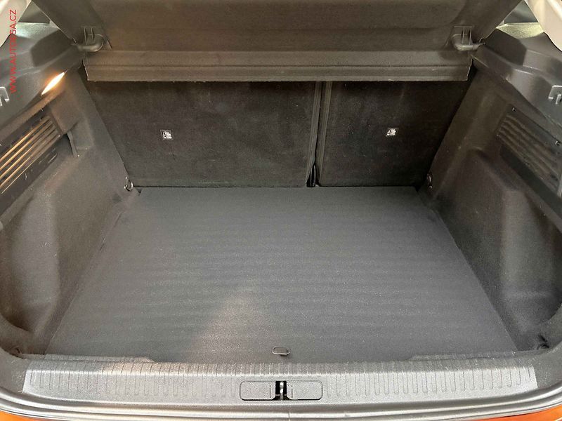Citroën C4 (2021) 1.2PT, 1.maj,ČR, servis - fotka 7 z 14