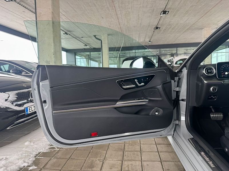 Mercedes-Benz CLE 300 4MATIC kupé - fotka 9 z 19