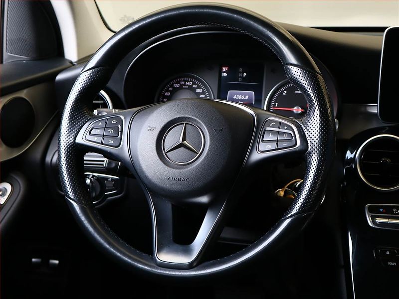 Mercedes-Benz GLC (2016) 220 d 4MATIC, 4X4 - fotka 14 z 22
