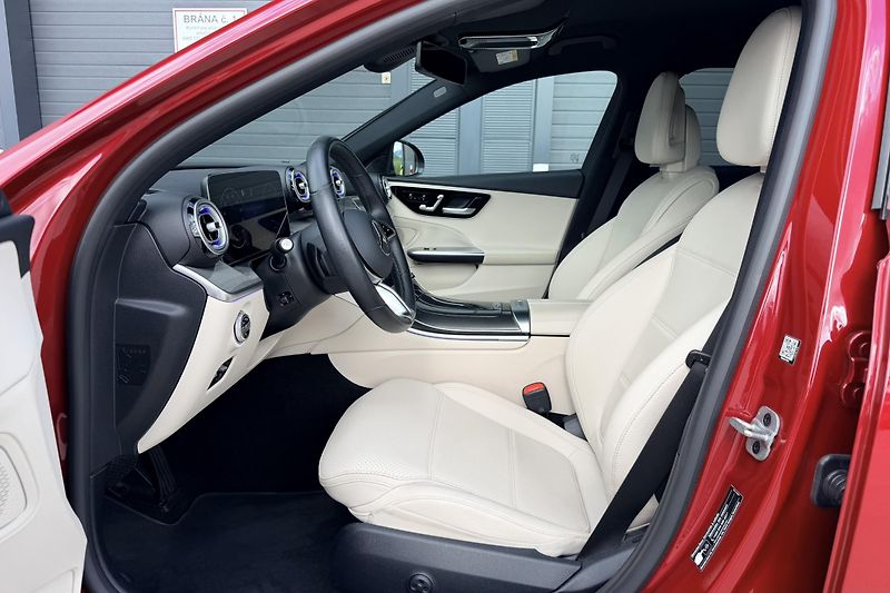 Mercedes-Benz Třídy C (2024) C 300 de 4Matic EQ - fotka 28 z 100