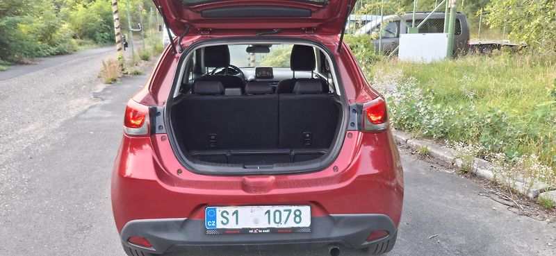 Mazda 2 1.5 66 KW výbava - fotka 22 z 41