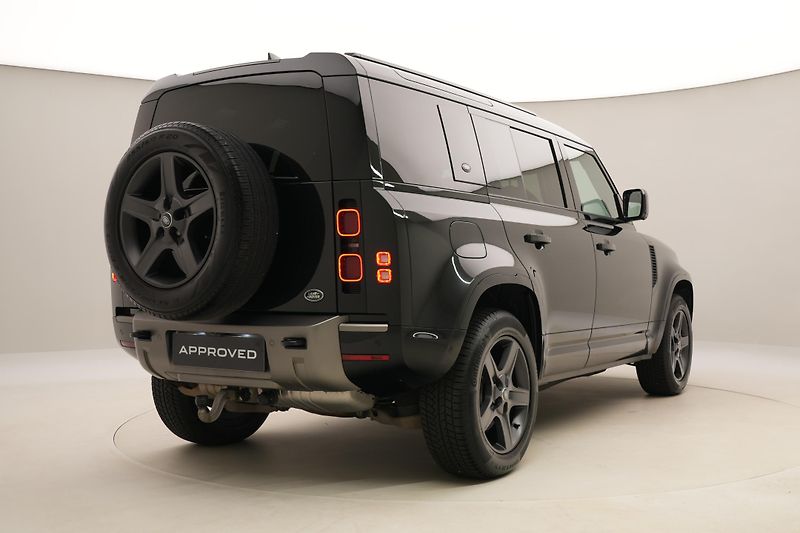 Land Rover Defender 110 D300 X-DYNAMIC AWD AUT CZ - fotka 12 z 49