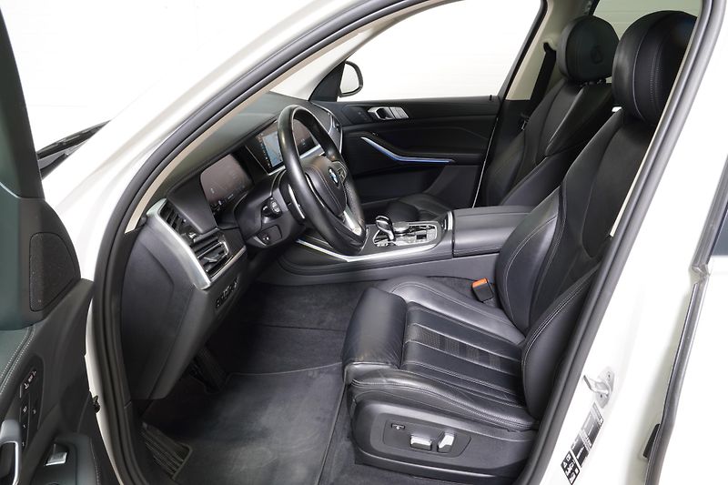 BMW X7  Xdrive40d,ČR,DPH,1.maj,6 míst - fotka 19 z 43