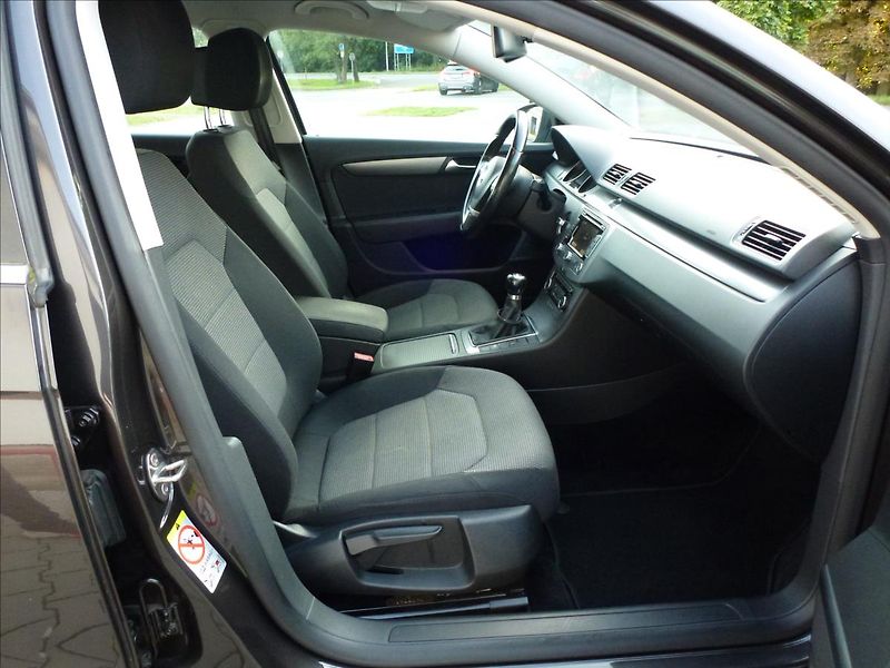 Volkswagen Passat 1,6 TDI Serviska, TOP STAV !!! - fotka 26 z 60