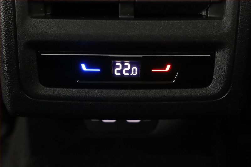 Volkswagen Golf (2023) Style 1.5 TSI - fotka 18 z 20