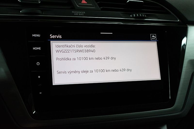 Volkswagen Touran 1.5 TSI TAŽNÉ*7.MÍST*DPH*ČR 1M - fotka 33 z 45