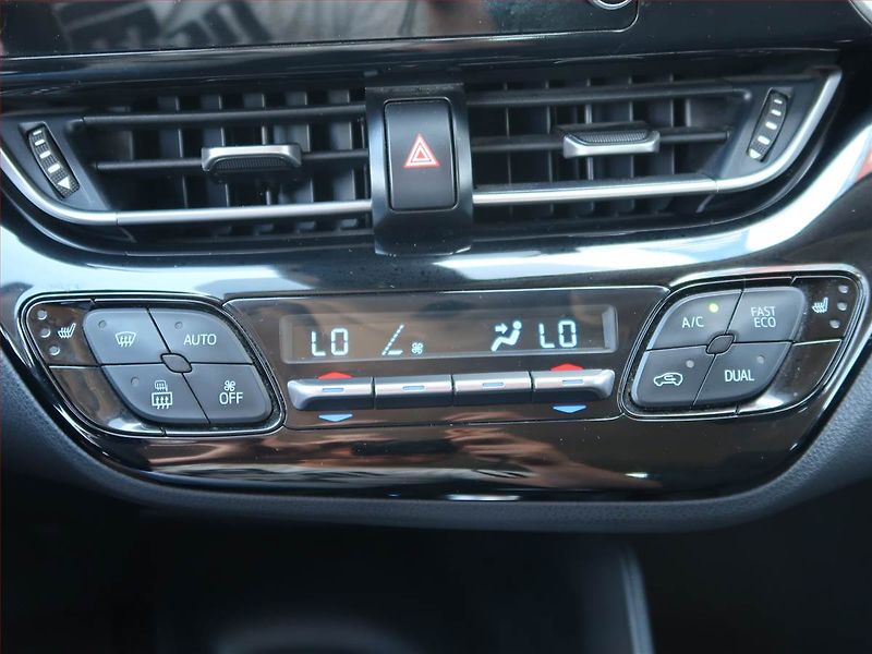 Toyota C-HR (2021) 1.8 Hybrid - fotka 16 z 18