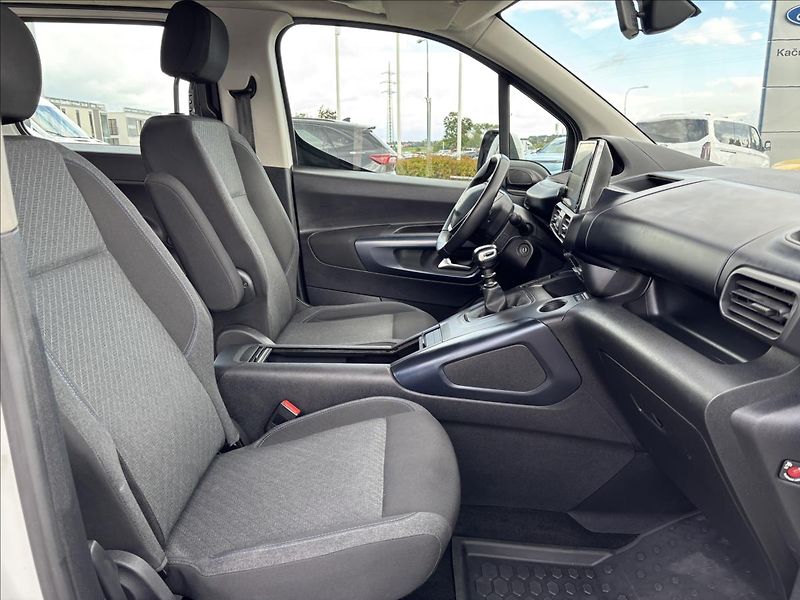 Peugeot Rifter 1,5 Bluehdi 75kW Allure - fotka 16 z 39