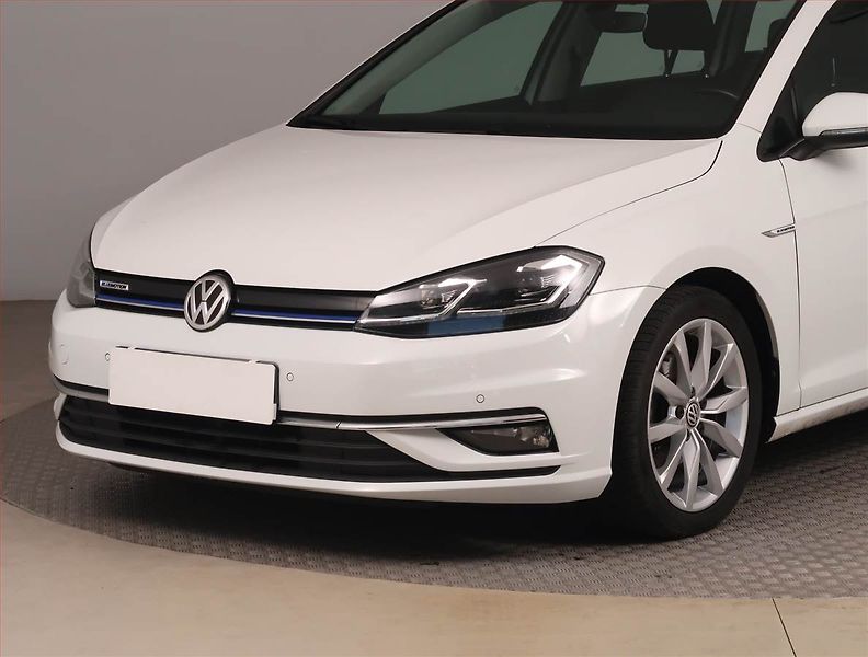 Volkswagen Golf (2020) Comfortline 1.5 TSI, ČR,1.maj - fotka 15 z 16