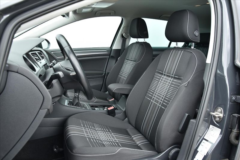 Volkswagen Golf 2.0TDi 110kW LOUNGE SERVIS.KN. - fotka 10 z 24