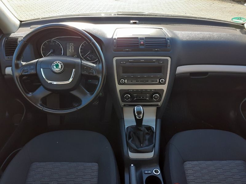 Škoda Octavia (2012) KOMBI 1.4 TSI - fotka 7 z 38