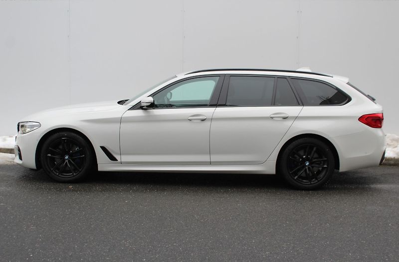 BMW Řada 5 530d xDrive Touring Mpaket - fotka 7 z 21