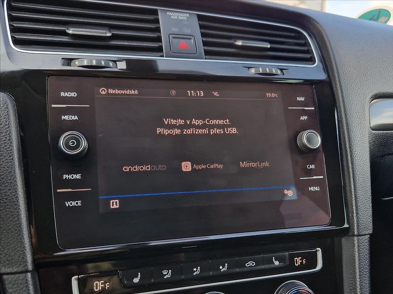 Volkswagen Golf 1,6 TDI JOIN EDITION LED NOSIČ - fotka 33 z 43