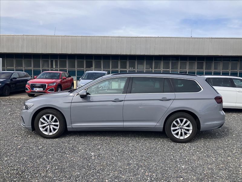 Volkswagen Passat 2,0 TAŽNÉ, KEYLESS, EL.KUFR - fotka 2 z 36