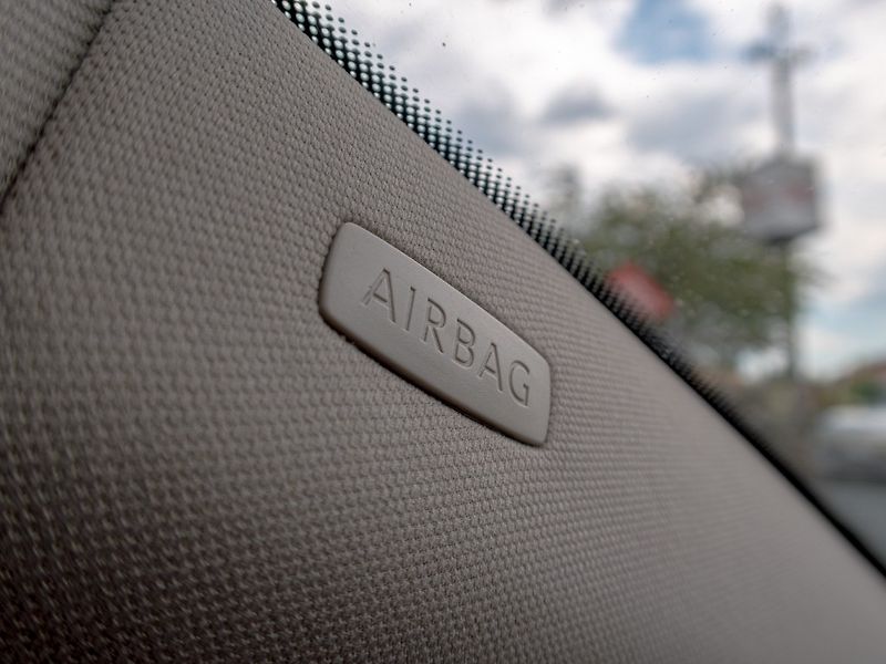 Volkswagen Golf (2012) 2.0TDI 103KW - 2x KOLA - fotka 32 z 49