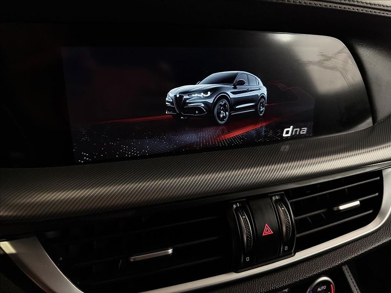 Alfa Romeo Stelvio VELOCE 154kW Q4 PANO H&K R21 - fotka 27 z 42