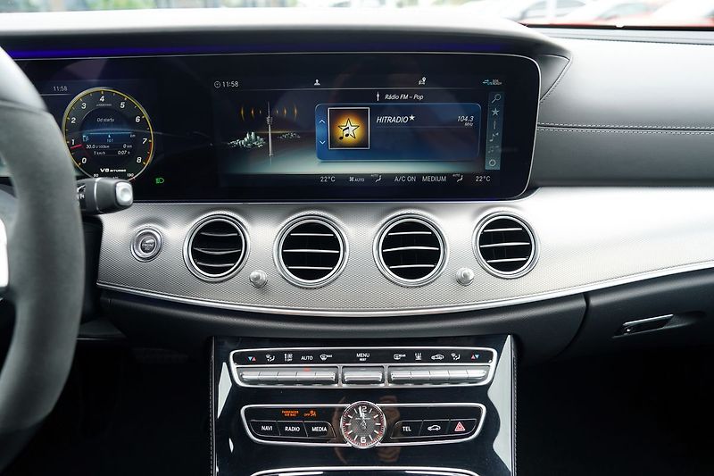Mercedes-Benz Třídy E E63 S AMG 4Matic+// 615 PS - fotka 35 z 48
