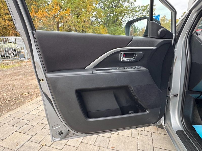 Mazda 5 (2012) 1.6 MZR-CD, 7míst - fotka 8 z 36
