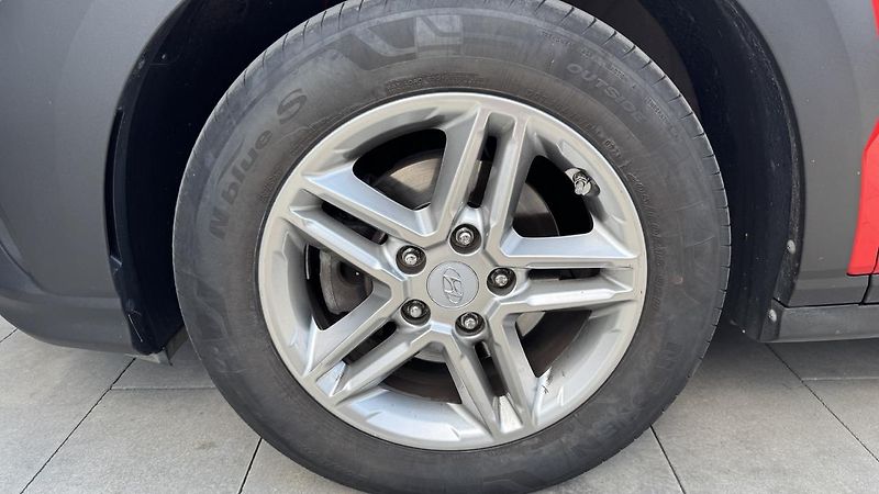 Hyundai Kona (2021) Smart 1.0 T-GDI DCT - fotka 23 z 26