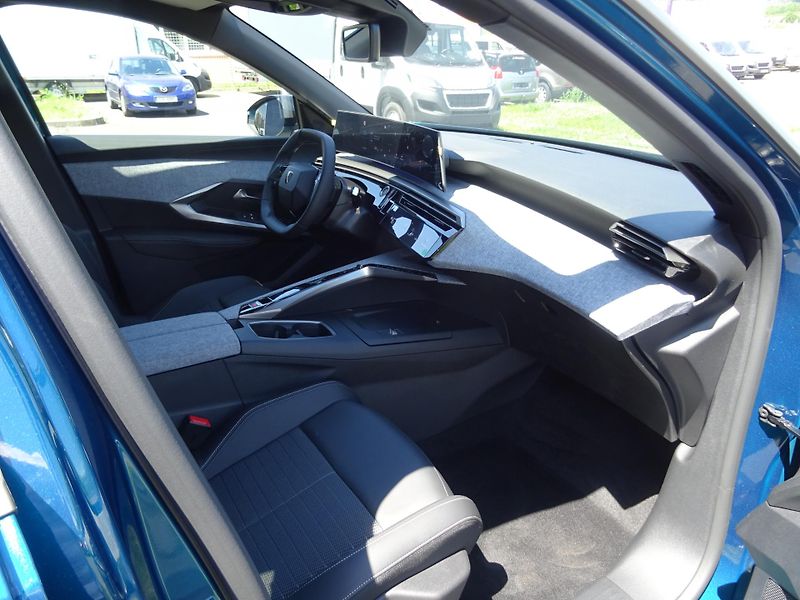 Peugeot 3008 (2025) ALLURE Hybrid 145k e-DCS6 - fotka 18 z 33