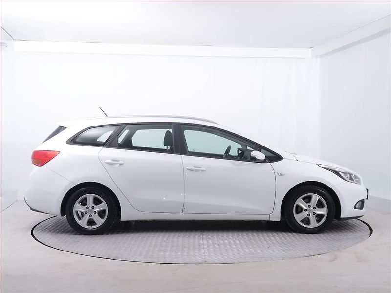 Kia Ceed (2013) 1.6 GDI, Tempomat - fotka 6 z 18