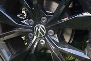 Efektní devatenáctky kupodivu nečiní auto příliš tvrdým.