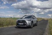 Tvarem přídě nezapře svého většího příbuzného - Toyotu RAV4.
