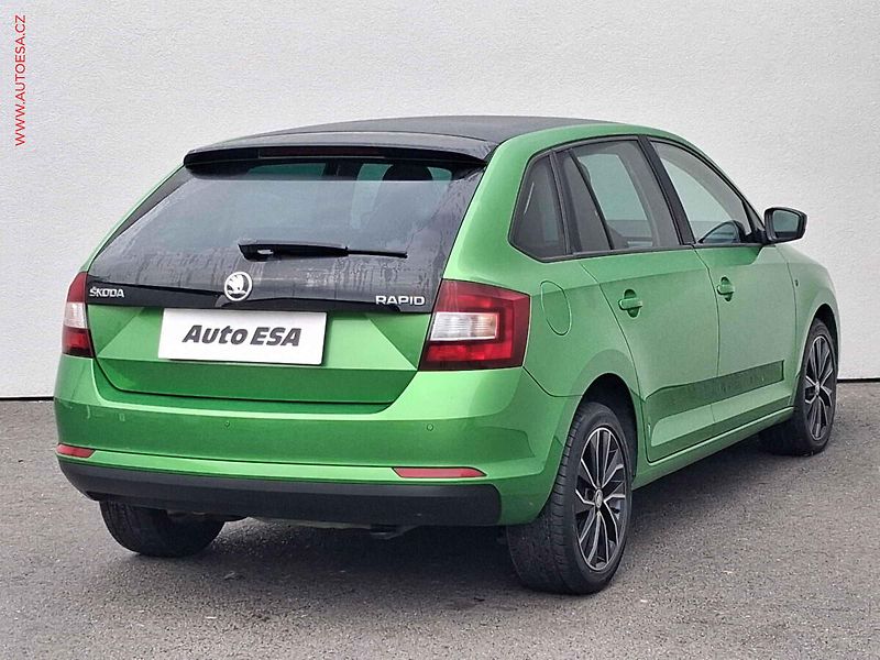 Škoda Rapid (2014) 1.6 TDi, Sport, xenon, panor - fotka 4 z 17