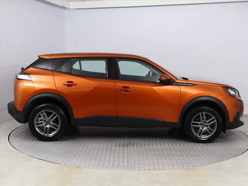 Peugeot 2008 (2020) 1.2 PureTech, Serv.kniha - fotka 6 z 16