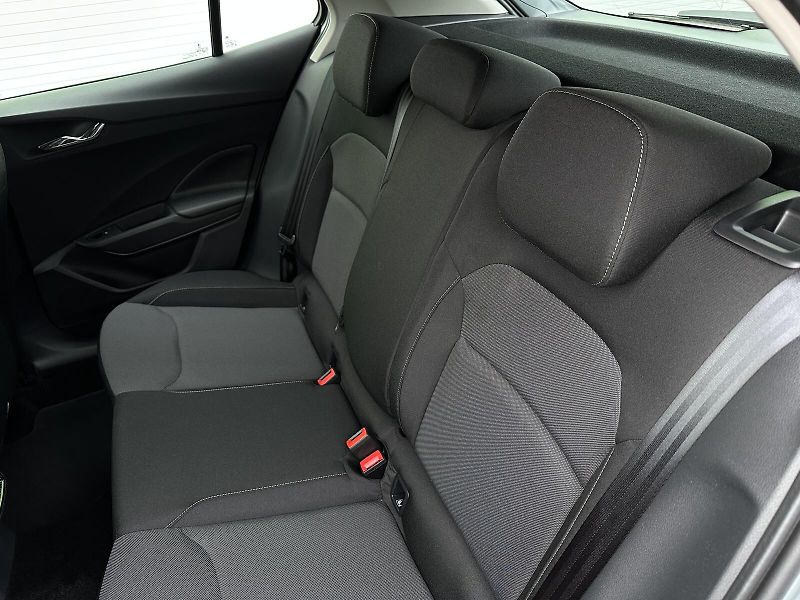 Škoda Fabia 1.0TSi 95PS LED V.Cockpit Clim - fotka 33 z 36